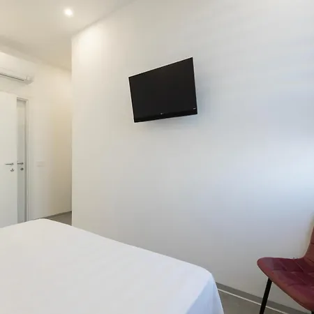 Associazione Garage24 Aps Ets Hostal *