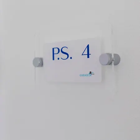 Associazione Garage24 Aps Ets Хостел *
