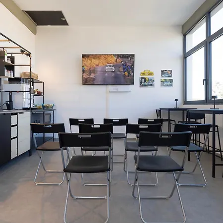 Associazione Garage24 Aps Ets Хостел